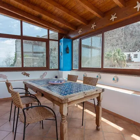 Il Pesce E Il Geco 利帕里