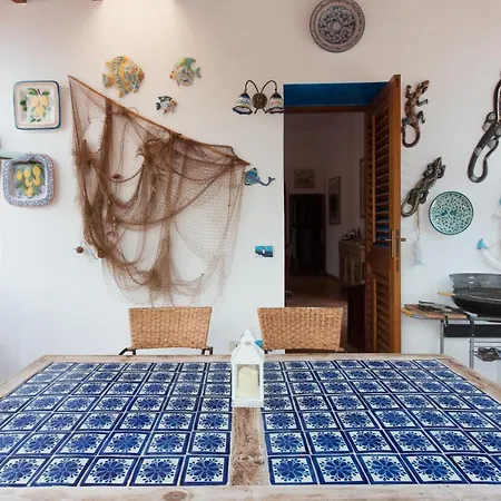 Il Pesce E Il Geco 利帕里